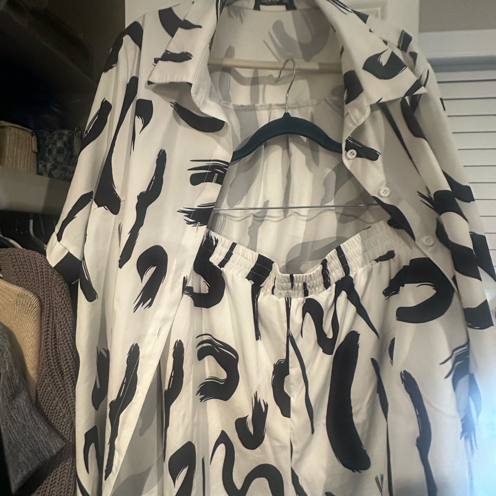 Black and White Abstract Print Set